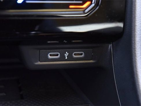 Used 2025 Volkswagen Jetta SE w/ Sunroof Package image 16