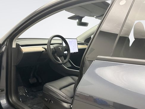Used 2021 Tesla Model Y Long Range AWD/4WD image 10