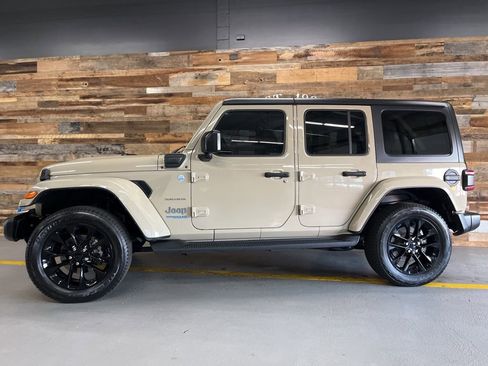 Used 2022 Jeep Wrangler Unlimited Sahara w/ Cold Weather Group AWD/4WD image 20