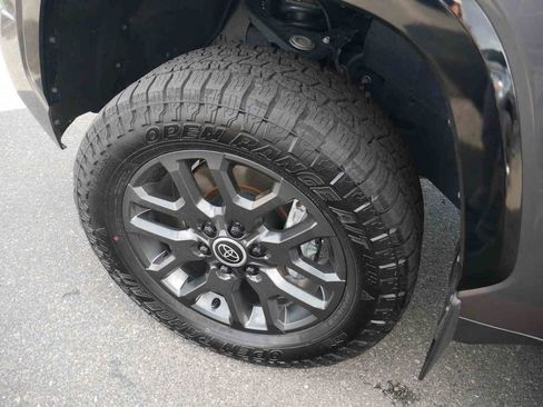 Used 2024 Toyota Tundra Platinum AWD/4WD image 15