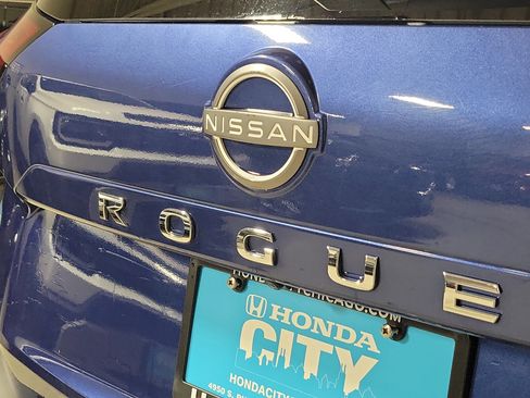 Used 2023 Nissan Rogue S image 6