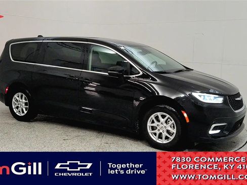 Used 2024 Chrysler Pacifica Touring-L image 1