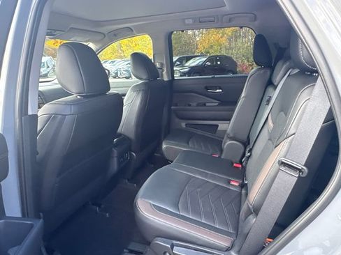 Used 2025 Nissan Pathfinder Platinum w/ Cargo Package AWD/4WD image 20
