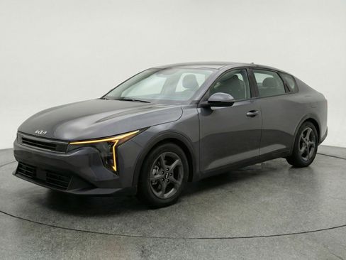 Used 2025 Kia K4 FWD image 3