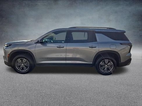Used 2025 Chevrolet Traverse LT FWD image 7