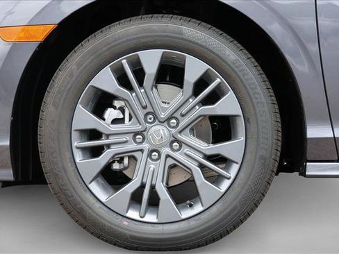 New 2026 Honda Odyssey Touring image 9