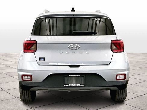 Used 2022 Hyundai Venue SEL image 4