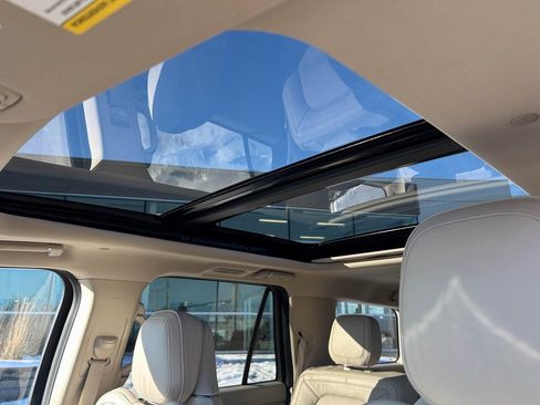 Used 2019 Lincoln Navigator Reserve image 19