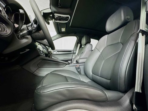 New 2026 Porsche Macan image 5
