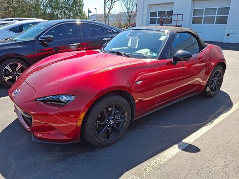 Used 2021 MAZDA MX-5 Miata Sport image 3