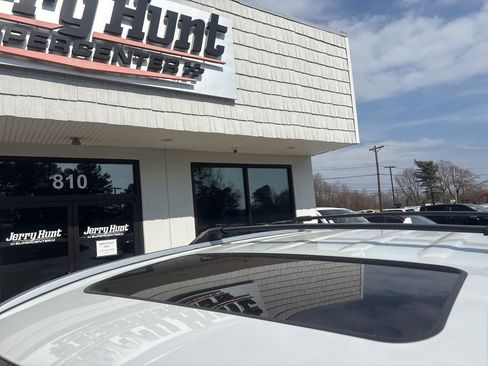 Used 2022 Toyota Highlander XLE image 12