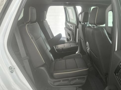 Used 2025 GMC Yukon Elevation w/ Technology Package AWD/4WD image 13