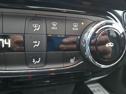 Used 2024 Chevrolet Trax ACTIV w/ Sunroof Package image 28