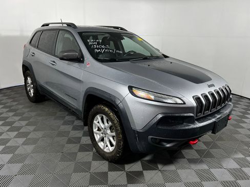 Used 2014 Jeep Cherokee Trailhawk w/ Technology Group AWD/4WD image 3