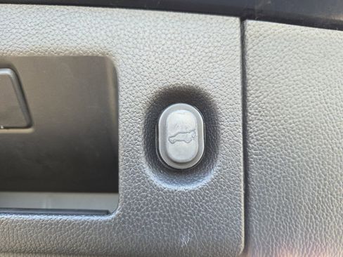 Used 2020 GMC Yukon XL SLT w/ Graphite Performance Edition image 26