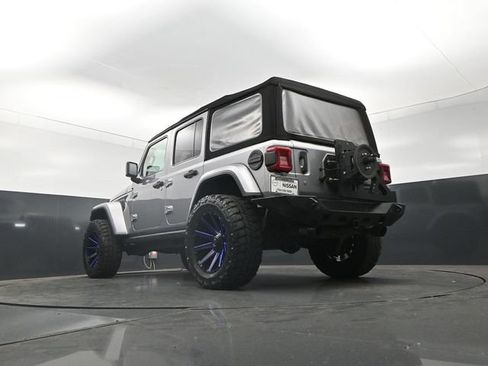 Used 2019 Jeep Wrangler Unlimited Sahara AWD/4WD image 23