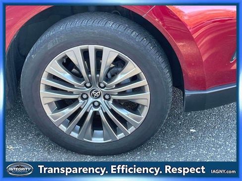 Used 2023 Toyota Venza Limited image 9