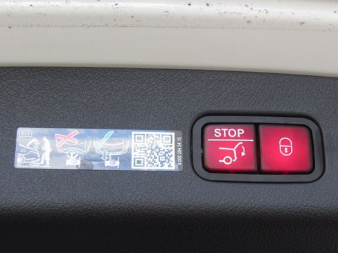 New 2026 Mercedes-Benz GLC 300 4MATIC image 23