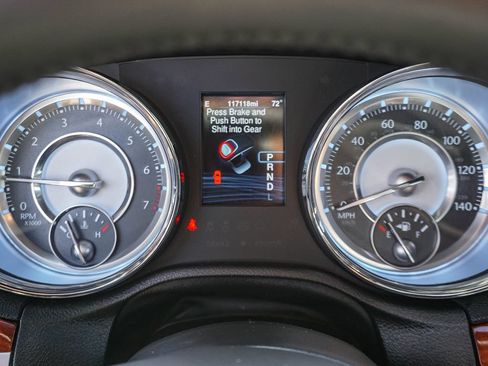 Used 2013 Chrysler 300 AWD w/ Driver Convenience Group image 22