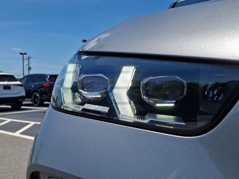 Used 2024 BMW X5 xDrive40i w/ Premium Package AWD/4WD image 9
