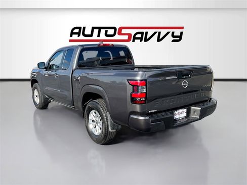 Used 2024 Nissan Frontier SV image 5