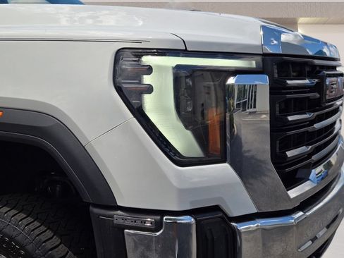 Used 2024 GMC Sierra 2500 Pro w/ Convenience Package AWD/4WD image 2
