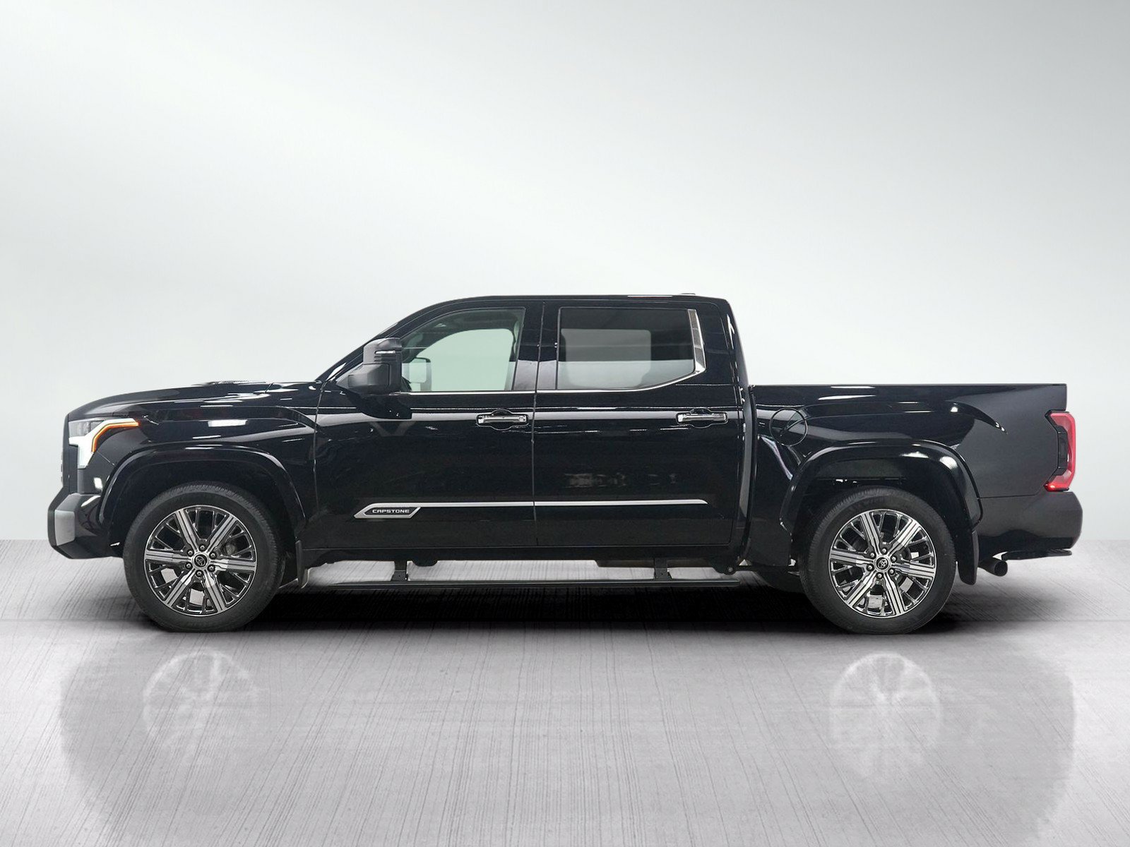 Used 2023 Toyota Tundra Capstone AWD/4WD image 2