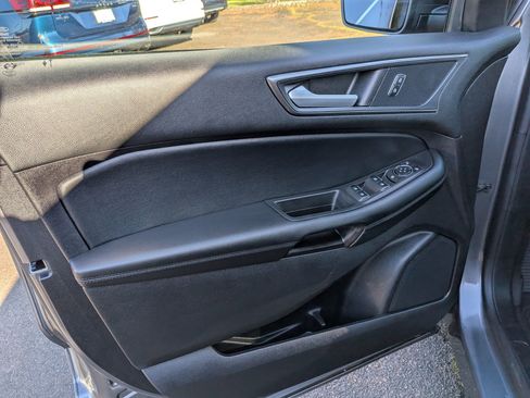 Used 2021 Ford Edge SE image 9