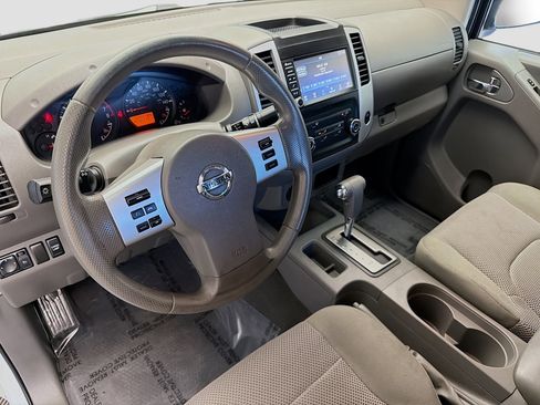 Used 2019 Nissan Frontier SV image 7