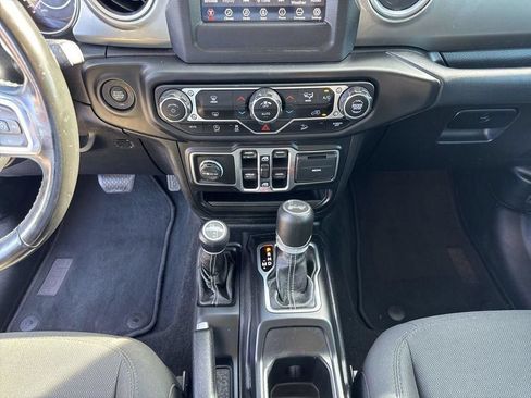 Used 2020 Jeep Wrangler Unlimited Sahara AWD/4WD image 38