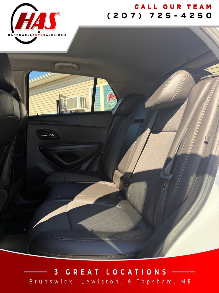 Used 2022 Chevrolet Trax LT w/ LT Convenience Package AWD/4WD image 11