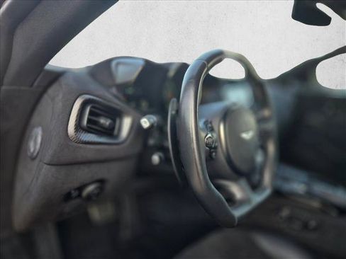 Used 2019 Aston Martin V8 Vantage Coupe RWD image 9