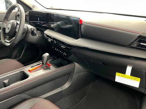 New 2026 Nissan Kicks SR w/ Cold Weather Package AWD/4WD image 24