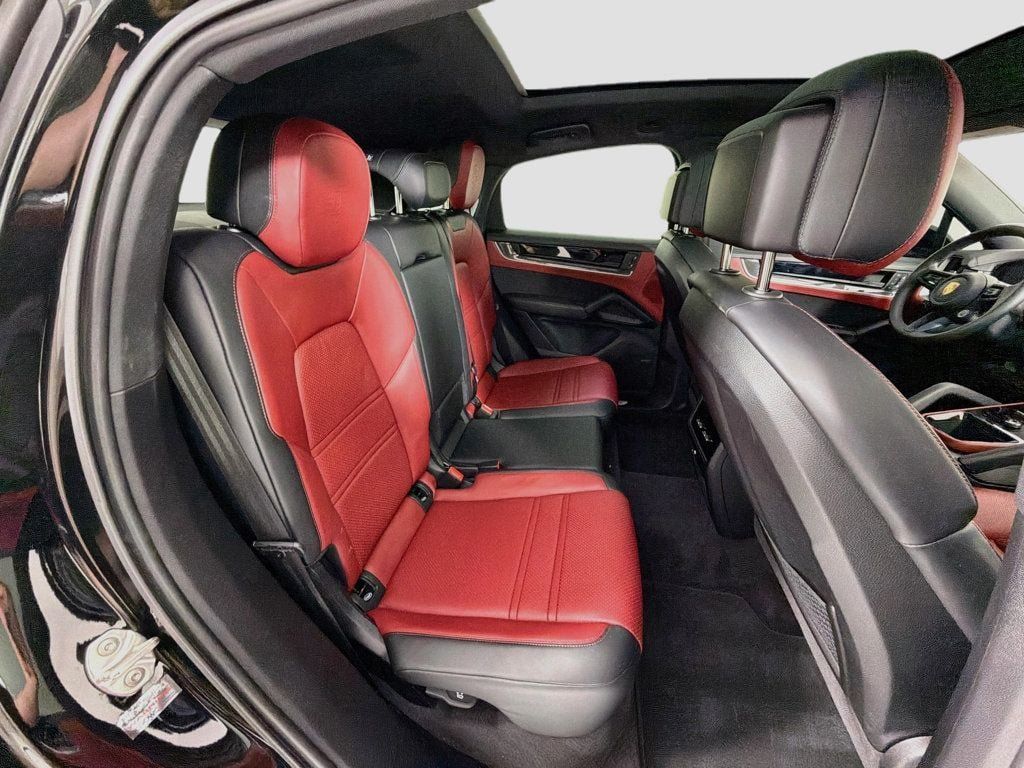 Certified 2024 Porsche Cayenne Coupe AWD/4WD image 28