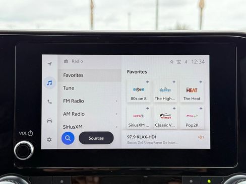 Used 2023 Toyota Highlander XLE FWD image 29