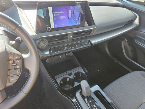 Used 2025 Toyota Prius LE image 20
