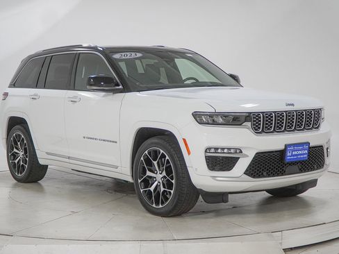 Used 2023 Jeep Grand Cherokee Summit AWD/4WD image 15