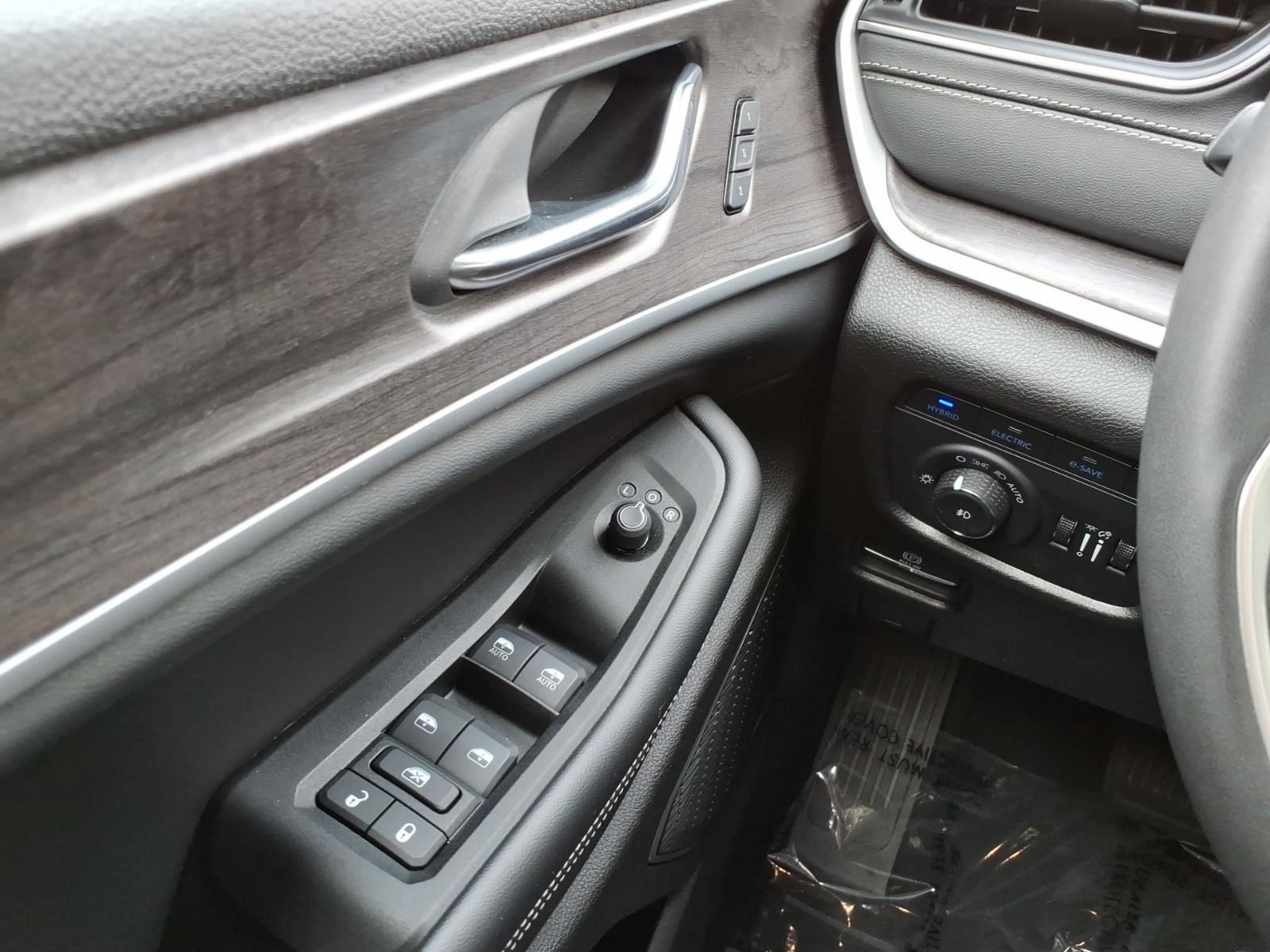 Used 2024 Jeep Grand Cherokee Limited 4xe AWD/4WD image 24