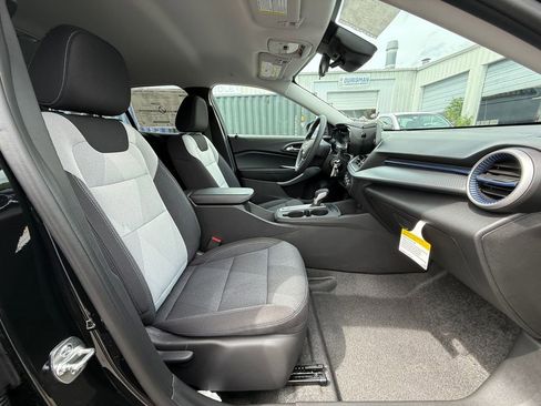 New 2026 Chevrolet Trax LS w/ LS Convenience Package FWD image 23