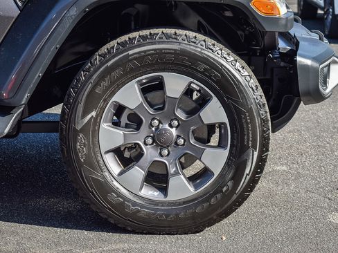 Used 2018 Jeep Wrangler Unlimited Sahara image 10