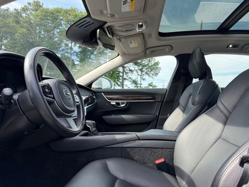 Used 2018 Volvo S90 T5 Momentum w/ Convenience Package FWD image 10