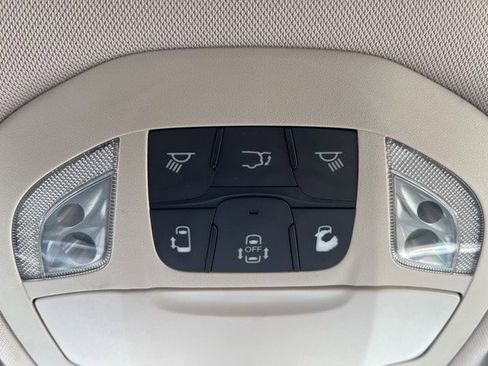 Certified 2018 Chrysler Pacifica Touring-L image 28