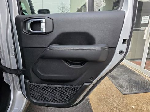 Used 2023 Jeep Wrangler Unlimited Sahara image 23