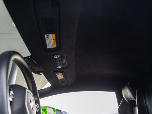 Used 2020 Lamborghini Huracan EVO image 24