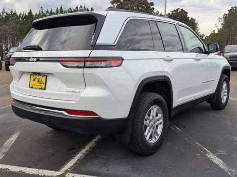 New 2025 Jeep Grand Cherokee Laredo w/ MOPAR Finishing Package image 2