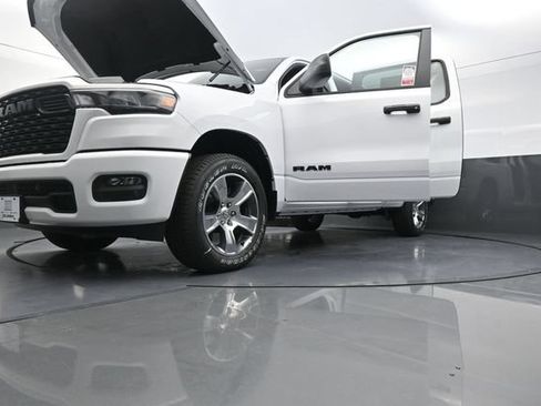 New 2026 RAM 1500 Express AWD/4WD image 31
