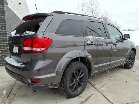 Used 2019 Dodge Journey SE image 7