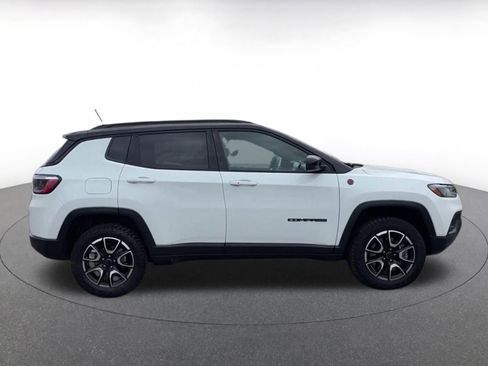 Used 2025 Jeep Compass Trailhawk image 16