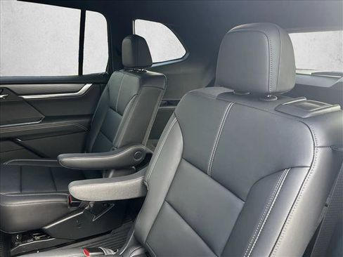 Used 2025 GMC Acadia Elevation w/ Elevation Premium Package image 20