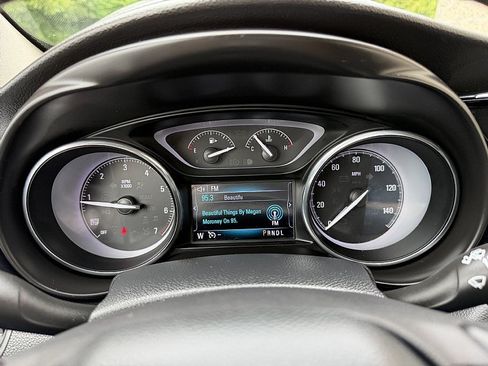 Used 2019 Buick Envision Essence FWD image 22